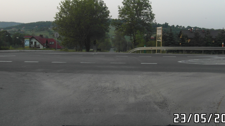 piasek, żwirek na skrzyżowaniu