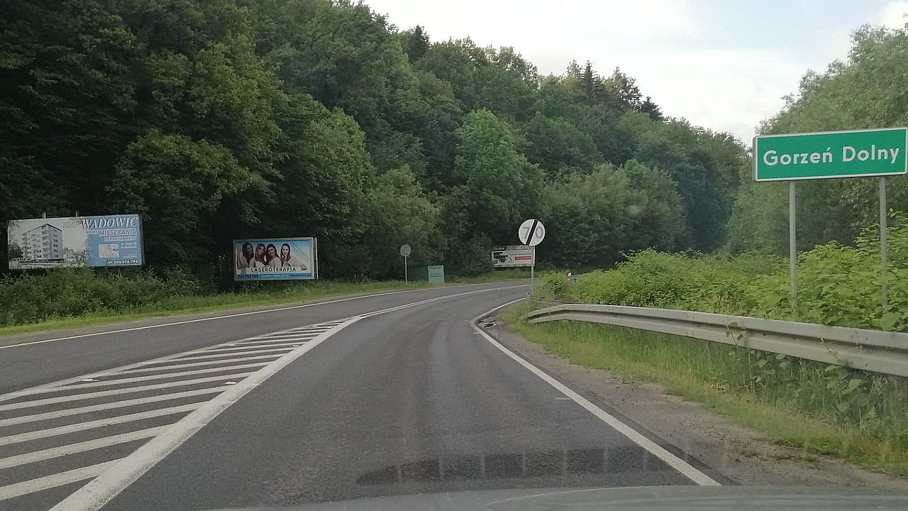 dziura w zakręcie w prawo